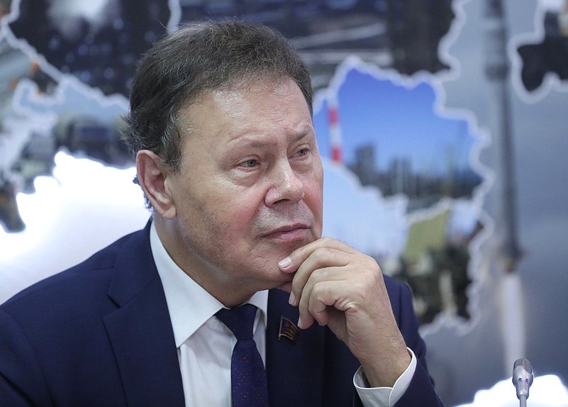 Первый заместитель Председателя Комитета по экономической политике Николай Арефьев