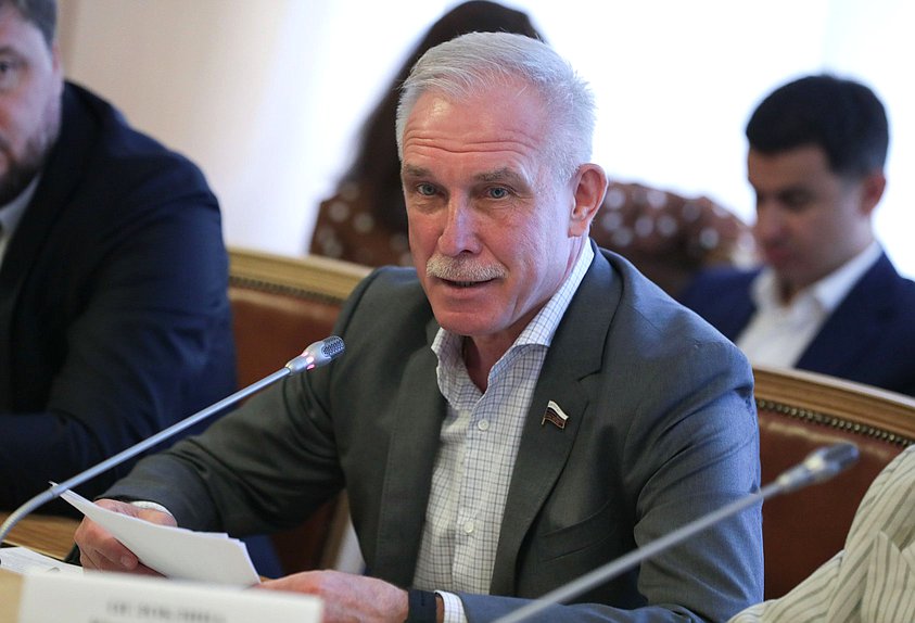 Первый заместитель Председателя Комитета по региональной политике и местному самоуправлению Сергей Морозов