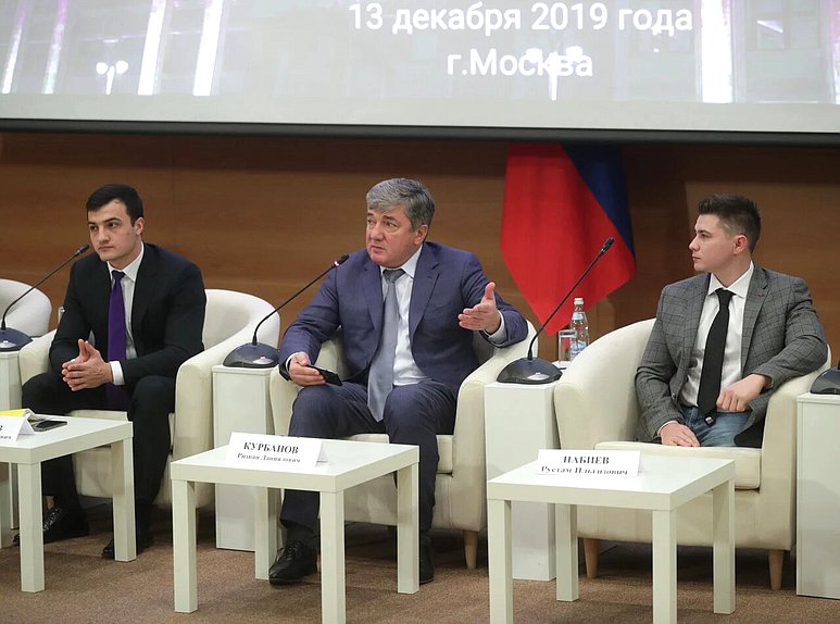 Круглый стол на тему: «Здоровый образ жизни — основа благополучия российской нации»