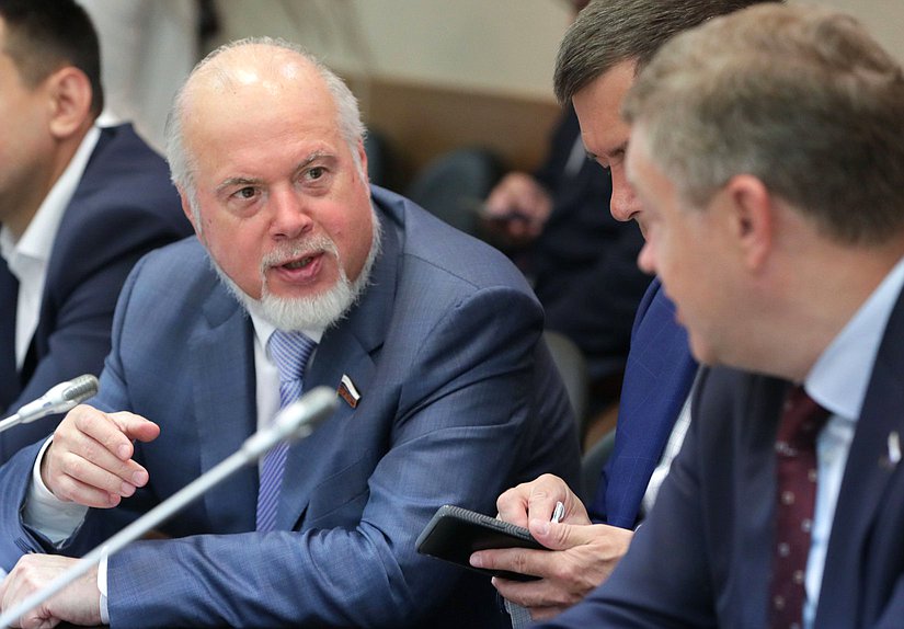 Член Комитета по экологии, природным ресурсам и охране окружающей среды Вадим Шувалов