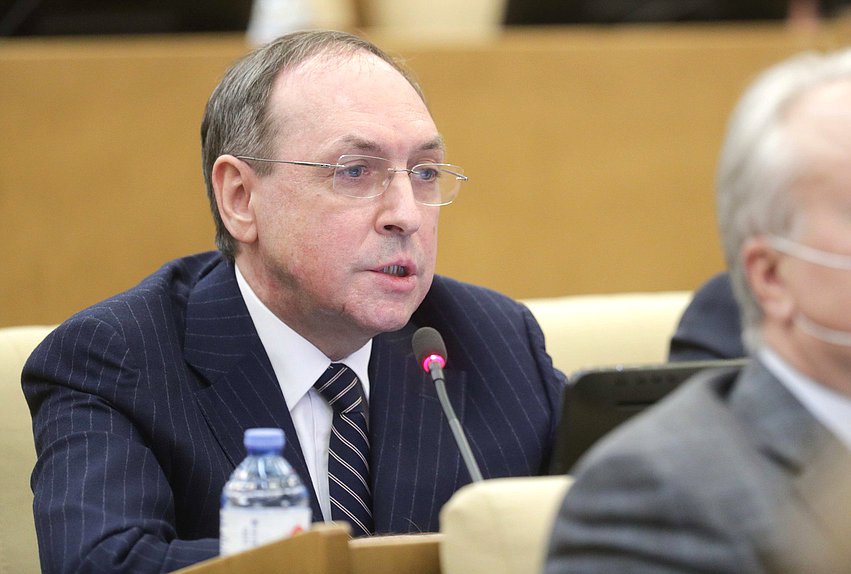 Председатель Комитета по образованию и науке Вячеслав Никонов