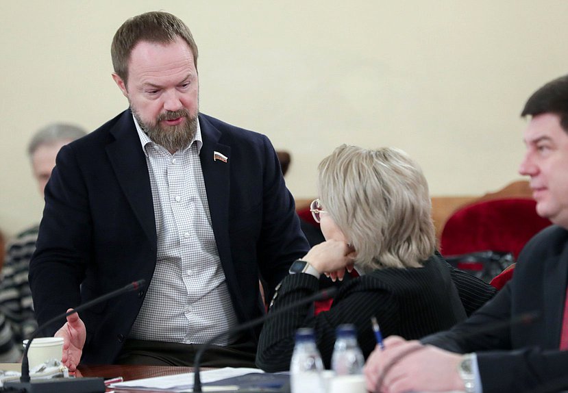 Член Комитета по строительству и жилищно-коммунальному хозяйству Сергей Колунов