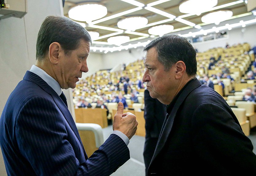 Первый заместитель Председателя Государственной Думы Александр Жуков и Председатель Комитета по бюджету и налогам Андрей Макаров