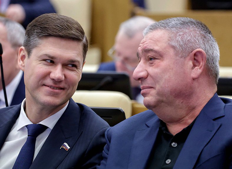 Заместитель Председателя Комитета по экономической политике Сергей Алтухов и Первый заместитель Председателя Комитета по бюджету и налогам Глеб Хор