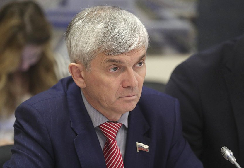 Член Комитета по охране здоровья Александр Петров