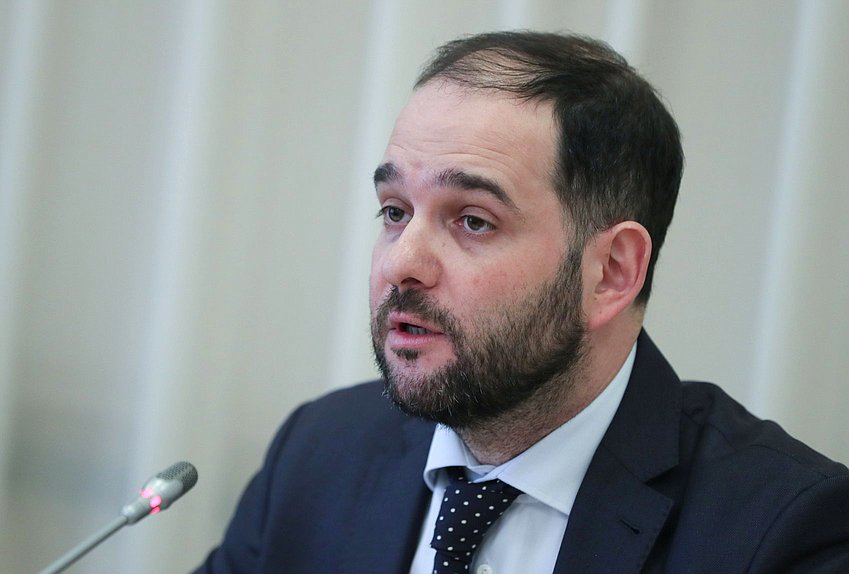 Первый заместитель Председателя Комитета по науке и высшему образованию Александр Мажуга