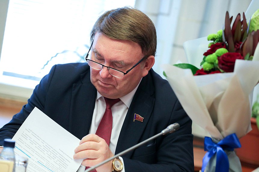 Член Комитета по вопросам собственности, земельным и имущественным отношениям Николай Иванов