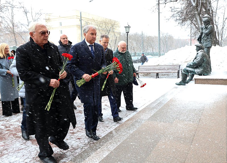 Генеральный директор киноконцерна «Мосфильм» Карен Шахназаров, Председатель Государственной Думы Вячеслав Володин, помощник Президента РФ Владимир Мединский и ректор ВГИК им. С. А. Герасимова Владимир Малышев