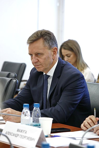 Первый заместитель Председателя Комитета по науке и высшему образованию Владимир Сипягин
