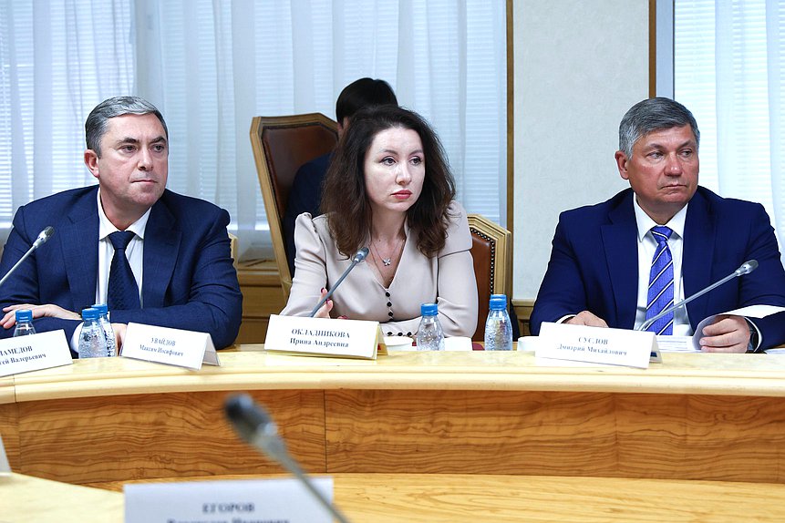 Статс-секретарь – заместитель Министра сельского хозяйства Максим Увайдов, Первый заместитель Министра финансов РФ Ирина Окладникова и заместитель руководителя Федерального Агентства по рыболовству Дмитрий Суслов