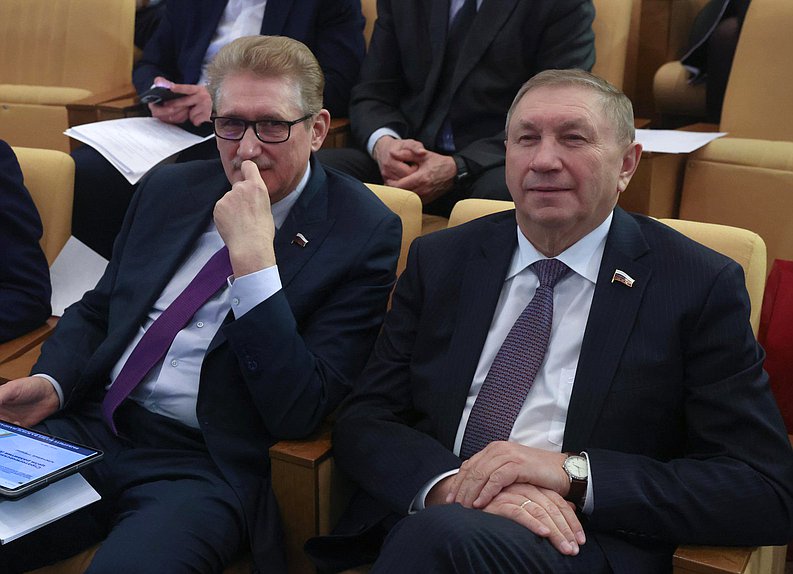 Члены Комитета по аграрным вопросам Николай Васильев и Сергей Яхнюк