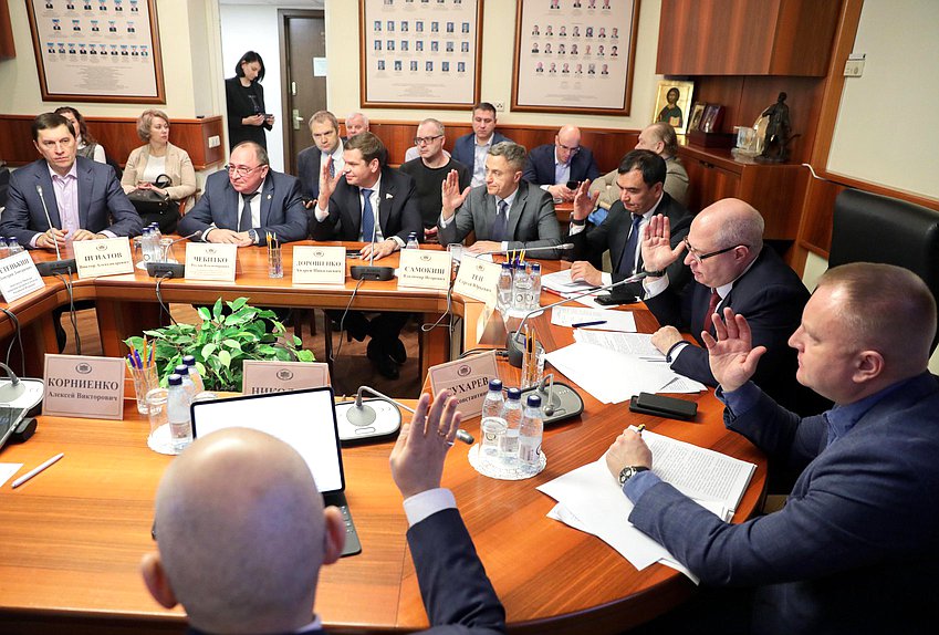 Заседание Комитета по вопросам собственности, земельным и имущественным отношениям