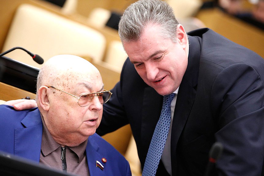 Руководитель фракции ЛДПР Леонид Слуцкий и член Комитета по строительству и жилищно-коммунальному хозяйству Владимир Ресин