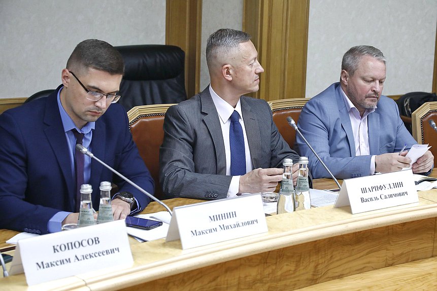 Совещание фракции «Новые люди» на тему «Вычислительная инфраструктура для ИИ: ЦОДы и микроэлектроника»