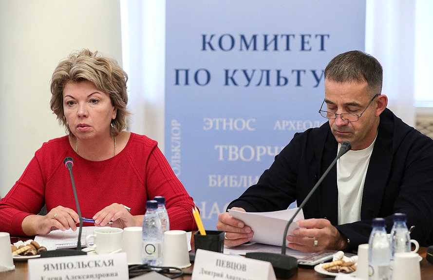 Председатель Комитета по культуре Елена Ямпольская и Первый заместитель Председателя Комитета Дмитрий Певцов
