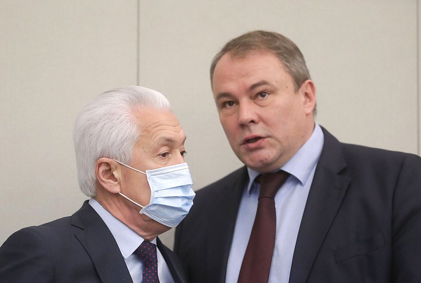 Заместитель Председателя Государственной Думы Петр Толстой и руководитель фракции «Единая Россия» Владимир Васильев