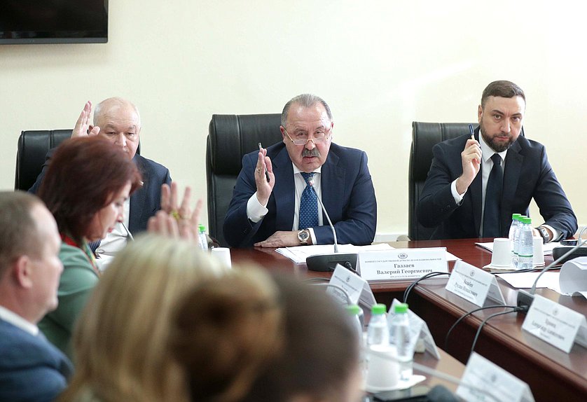 Председатель Комитета по делам национальностей Валерий Газзаев и Первые заместители Председателя Комитета Шамсаил Саралиев и Ильдар Гильмутдинов