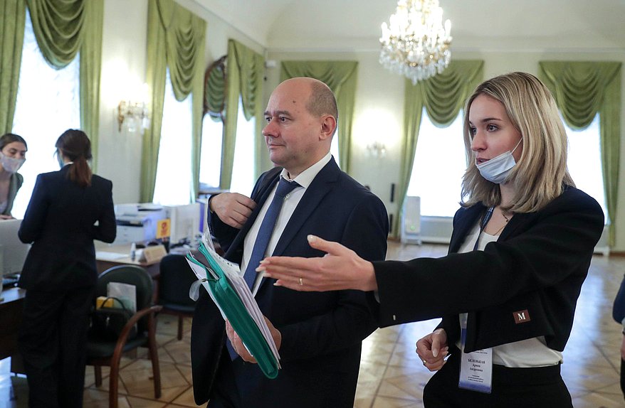 Избранный депутат Государственной Думы VIII созыва Олег Леонов