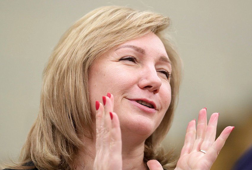 Член Комитета по просвещению Лариса Тутова