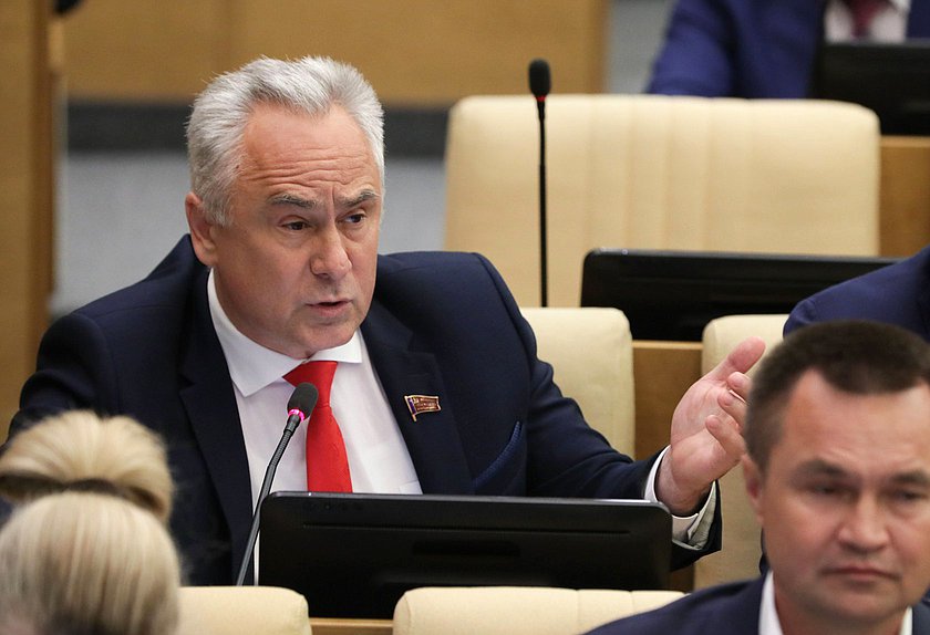 Член Комитета по бюджету и налогам Евгений Бессонов