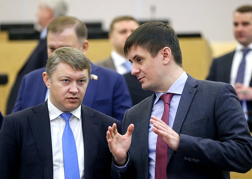 Член фракции ЛДПР Евгений Марков и член Комитета по информационной политике, информационным технологиям и связи Вадим Деньгин