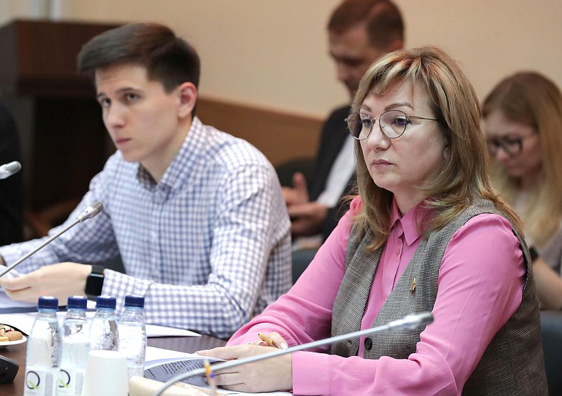 Член Комитета по просвещению Лариса Тутова