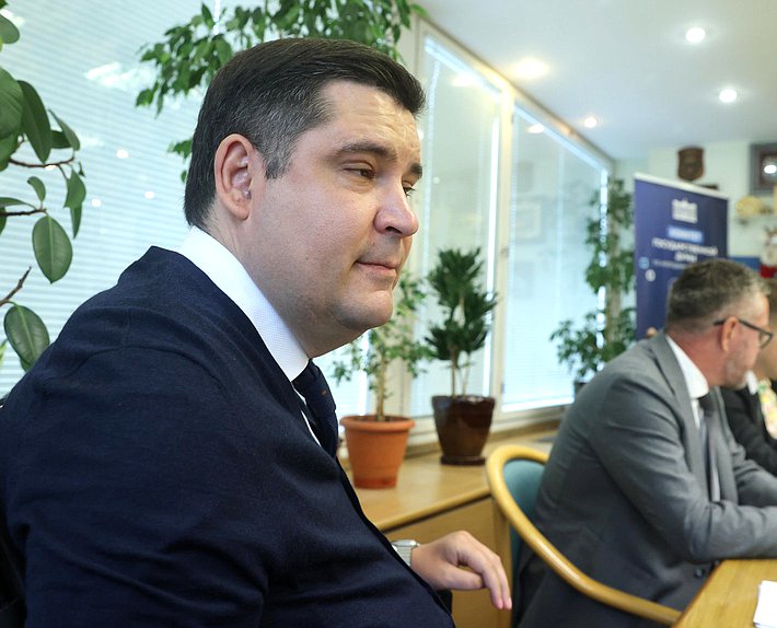 Первый заместитель Председателя Комитета по молодежной политике Михаил Киселев