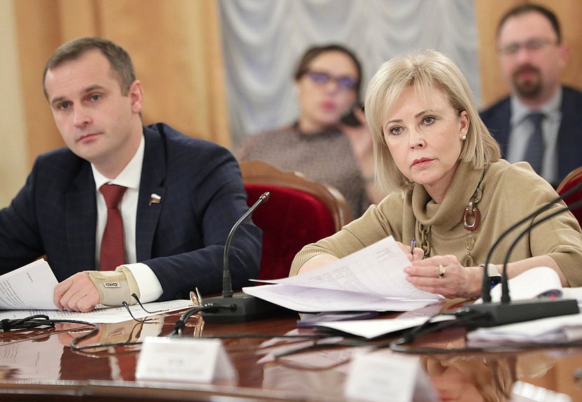 Заместители Председателя Комитета по охране здоровья Татьяна Соломатина и Сергей Леонов