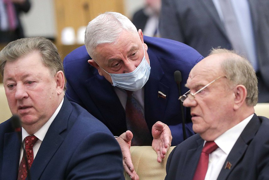 Председатель Комитета по аграрным вопросам Владимир Кашин, Председатель Комитета по региональной политике и проблемам Севера и Дальнего Востока Николай Харитонов и руководитель фракции КПРФ Геннадий Зюганов