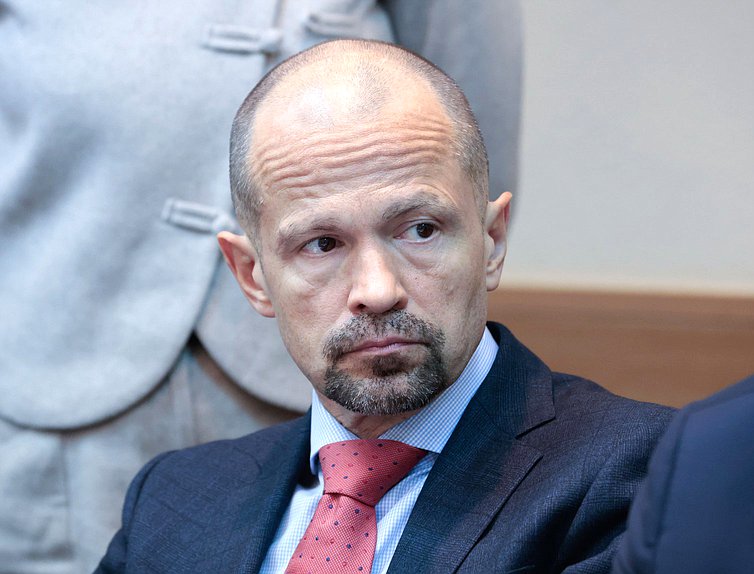 Член Комитета по строительству и ЖКХ Роман Лябихов