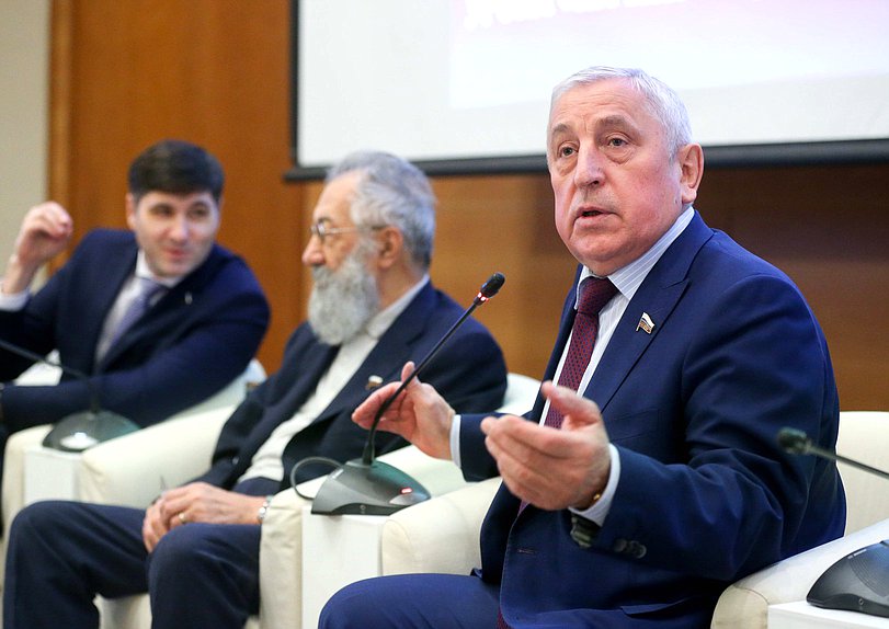 Председатель Комитета по региональной политике и проблемам Севера и Дальнего Востока Николай Харитонов