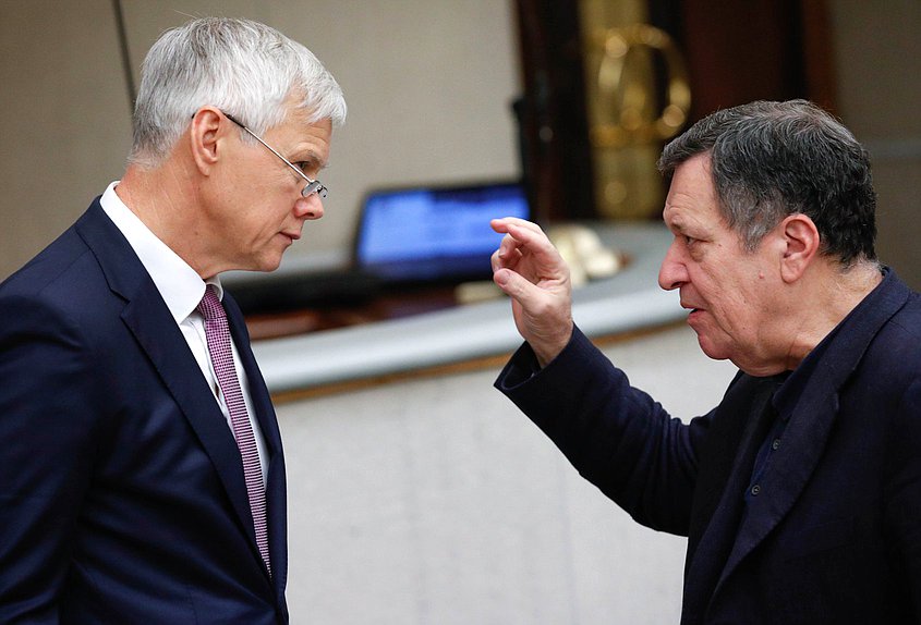 Председатель Комитета по защите конкуренции Валерий Гартунг и Председатель Комитета по бюджету и налогам Андрей Макаров