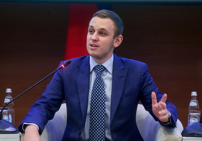 Член Комитета по физической культуре, спорту, туризму и делам молодежи Василий Власов