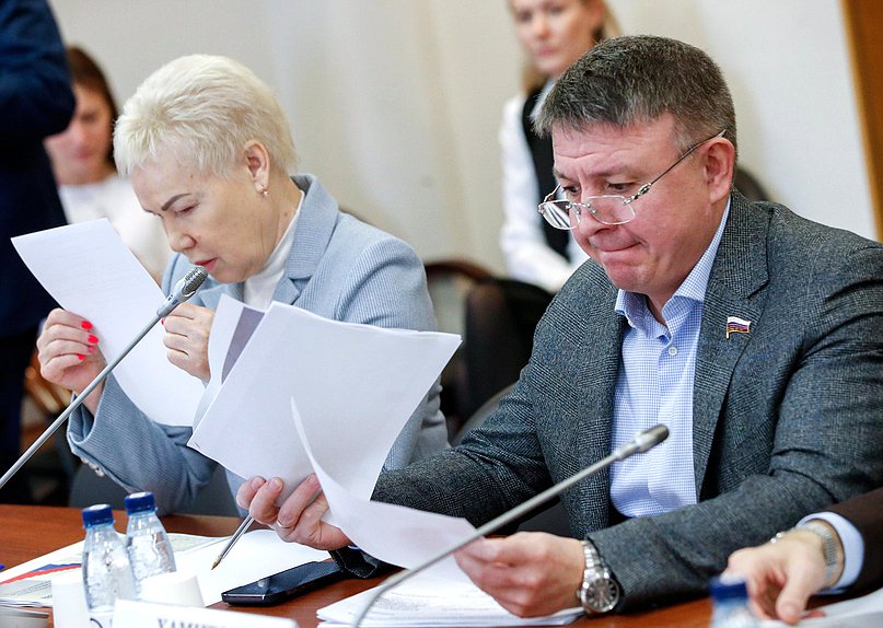 Заместитель Председателя Комитета по физической культуре и спорту Амир Хамитов и член Комитета Рима Баталова