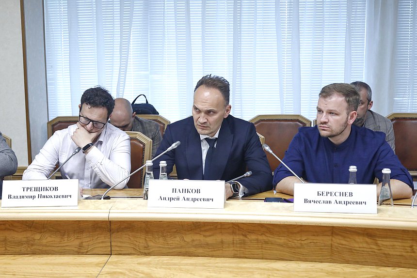 Совещание фракции «Новые люди» на тему «Вычислительная инфраструктура для ИИ: ЦОДы и микроэлектроника»