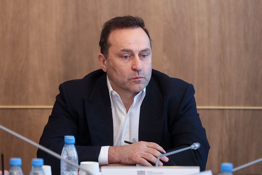Председатель Комитета по физической культуре и спорту Дмитрий Свищев