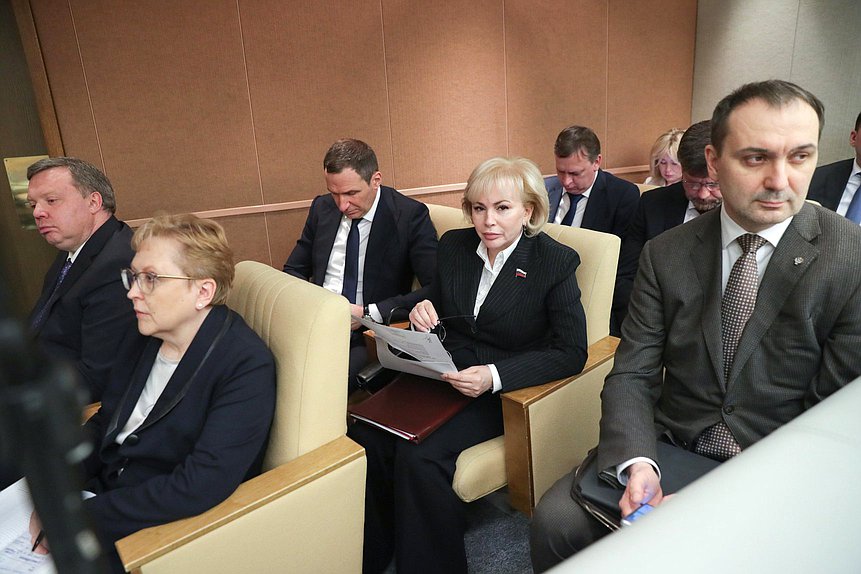 Пленарное заседание. Правительственный час (19.04.2023)