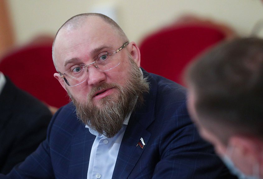 Заместитель Председателя Комитета по физической культуре и спорту Сергей Бурлаков
