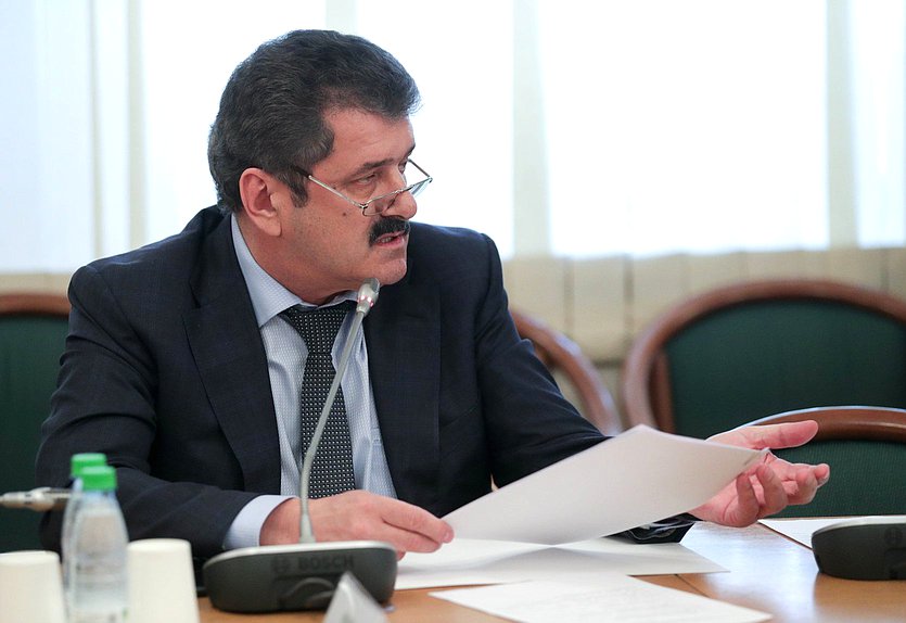 Член Комитета по природным ресурсам, собственности и земельным отношениям Александр Ищенко