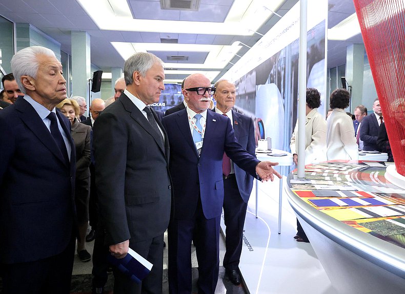 Руководитель фракции "Единая Россия" Владимир Васильев и Председатель Государственной Думы Вячеслав Володин