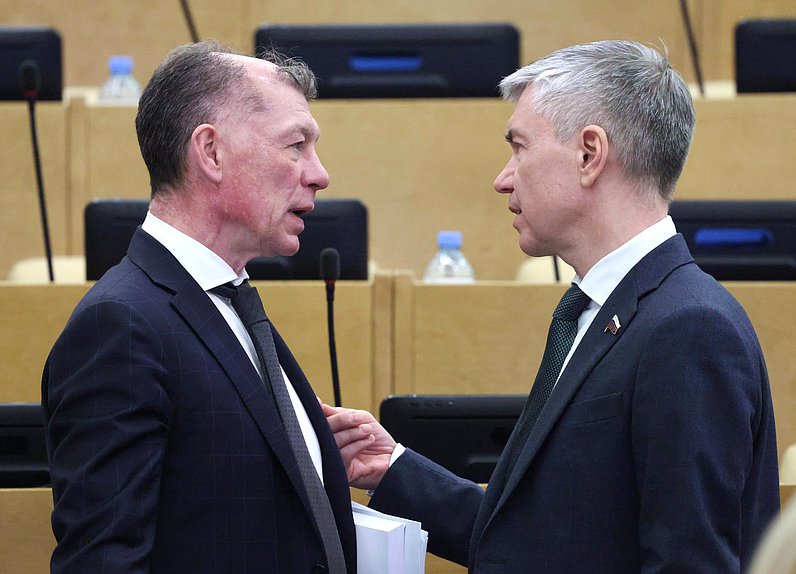 Председатель Комитета по экономической политике Максим Топилин и член Комитета по физической культуре и спорту Евгений Ревенко