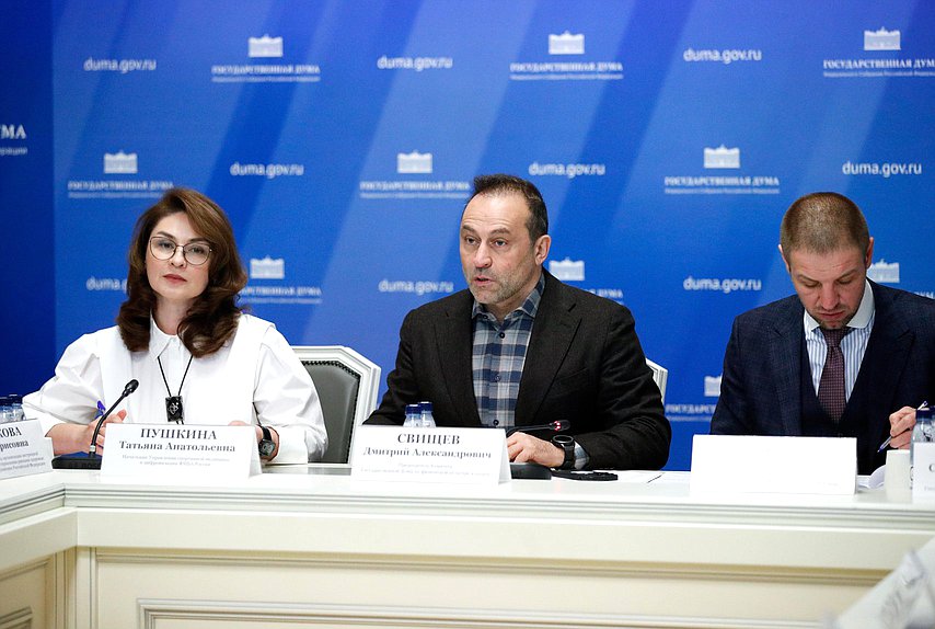 Начальник Управления спортивной медицины и цифровизации ФМБА России Татьяна Пушкина, Председатель Комитета по физической культуре и спорту Дмитрий Свищев и Первый заместитель Председателя Комитета Дмитрий Пирог