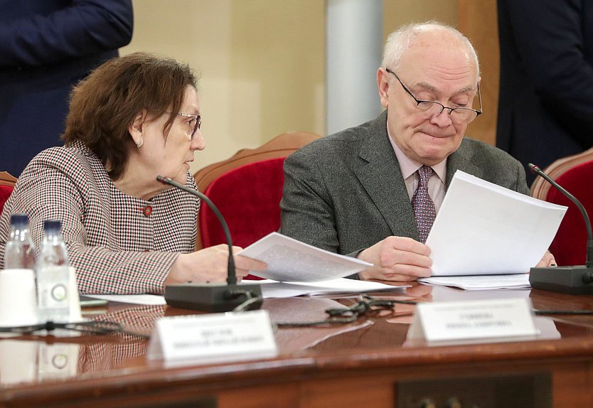 Члены Комитета по охране здоровья Римма Утяшева и Александр Румянцев