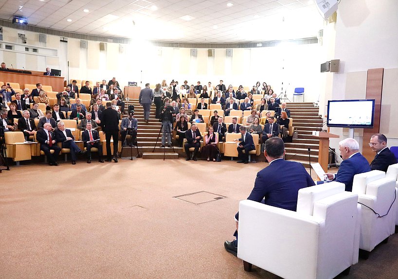 Парламентские слушания на тему «О проекте Основных направлений развития финансового рынка Российской Федерации на 2026 год и период 2027 и 2028 годов»