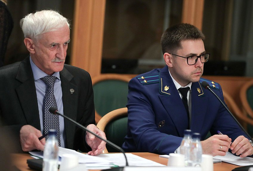 Заседание круглого стола Комитета по экологии, природным ресурсам и охране окружающей среды на тему «Правовое регулирование и особенности обращения с иными видами отходов (медицинскими строительными и т. д.)»