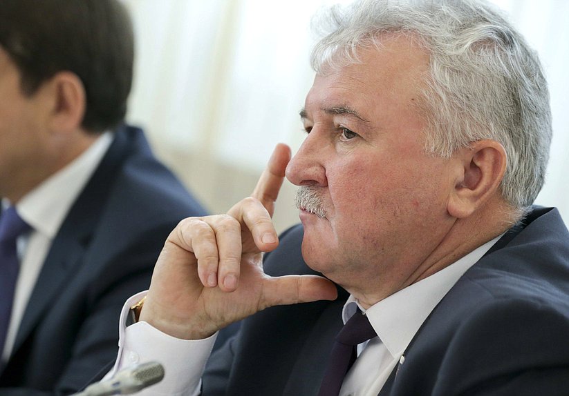 Председатель Комитета по транспорту и строительству Евгений Москвичев