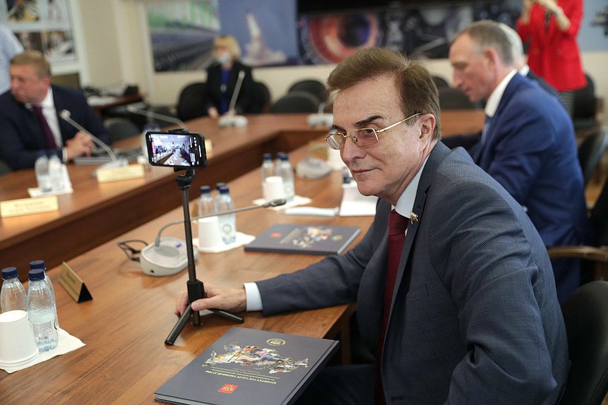 Член Комитета по экономической политике, промышленности, инновационному развитию и предпринимательству Александр Максимов