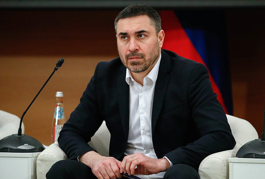 Председатель Комитета по охране здоровья Дмитрий Хубезов