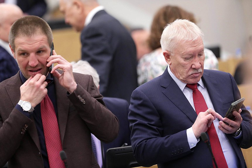 Первый заместитель Председателя Комитета по физической культуре и спорту Дмитрий Пирог и Председатель Комитета по контролю Олег Морозов