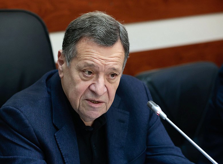 Председатель Комитета по бюджету и налогам Андрей Макаров